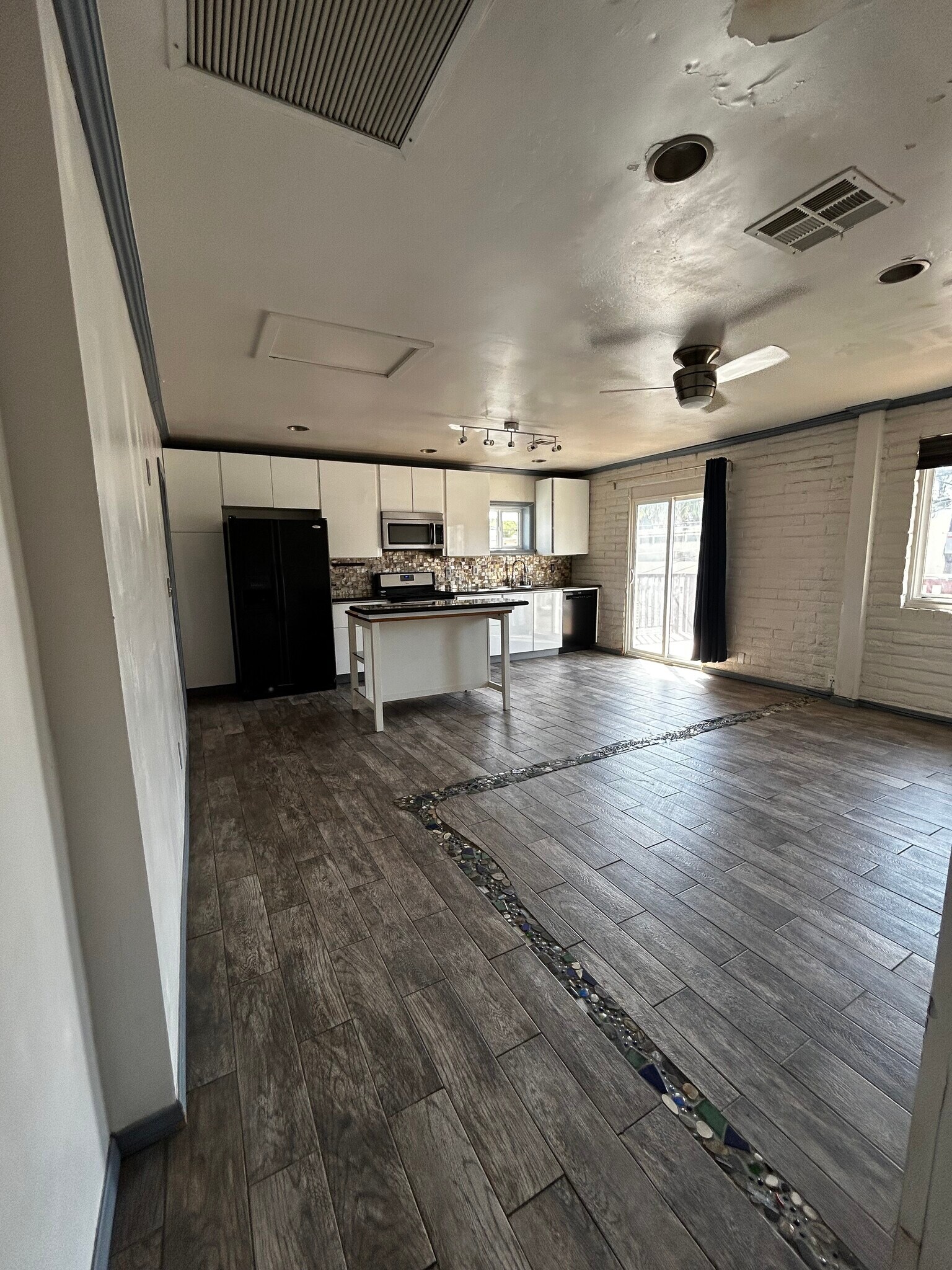 Building Photo - 1033 Grand Ave