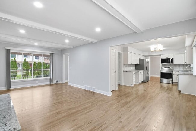 Building Photo - 32901 Blossom Ct