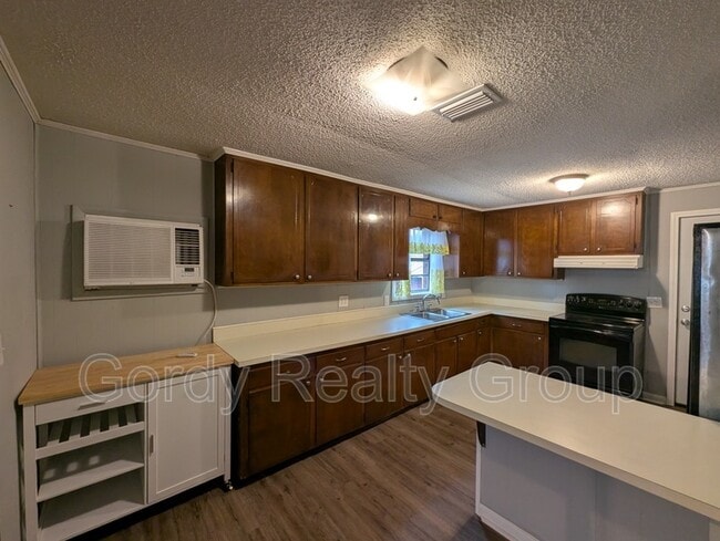 Building Photo - 6505 Blue Springs Rd