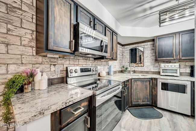 Building Photo - 8787 E Mountain View Rd