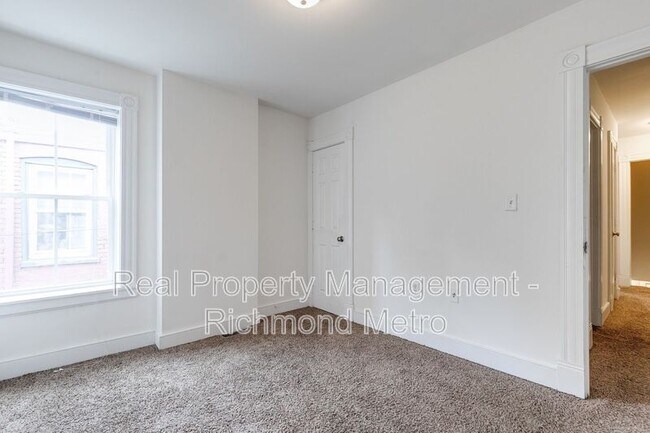 Building Photo - 1802 Parkwood Ave