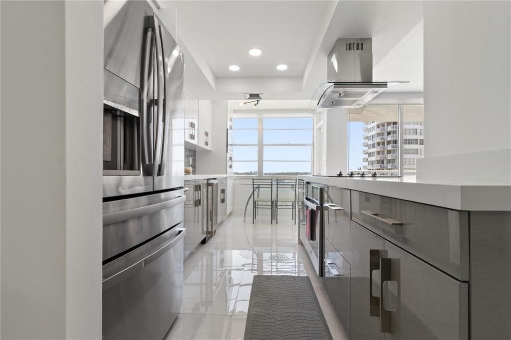Building Photo - 18081 Biscayne Blvd