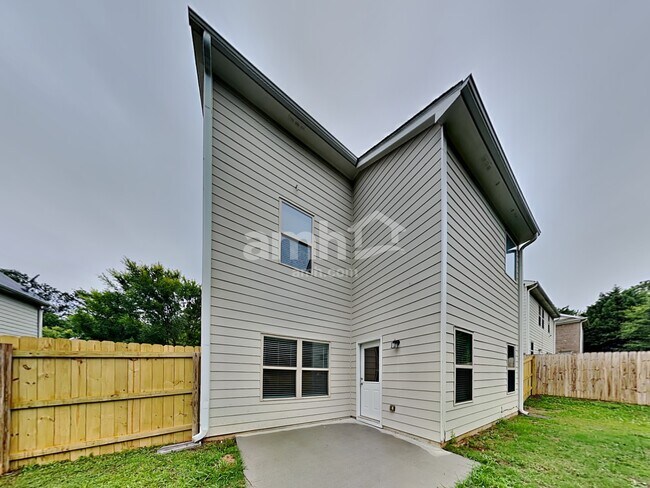 Building Photo - 2454 Beal St