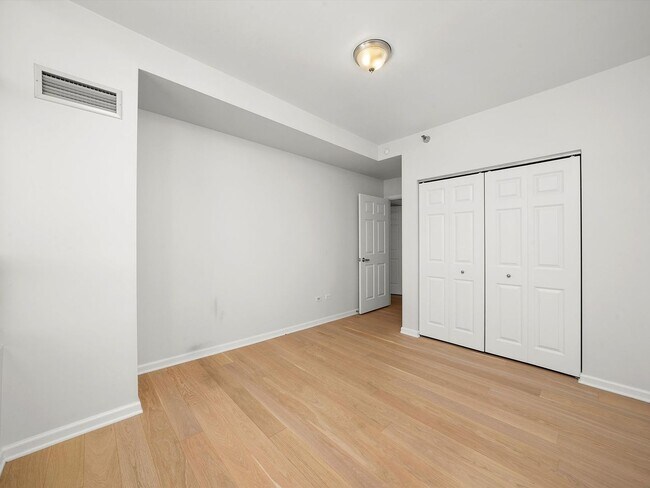 Building Photo - 1255 S State St