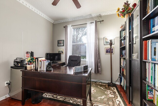 Building Photo - One story beauty in Errol Estates and Loca...