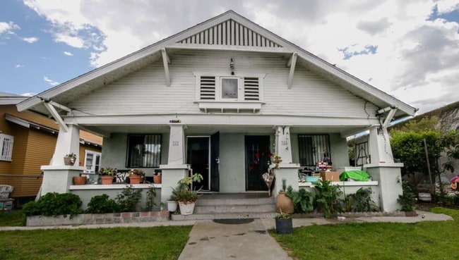 Building Photo - 362 W 59th Pl