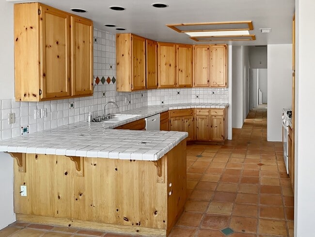 Building Photo - 54670 Avenida Alvarado