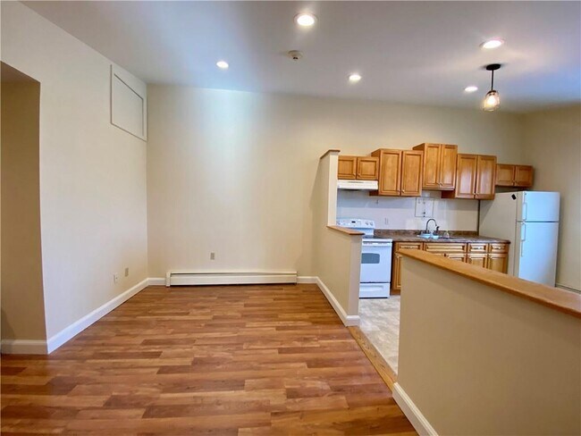 Building Photo - 16 Clearview Ave