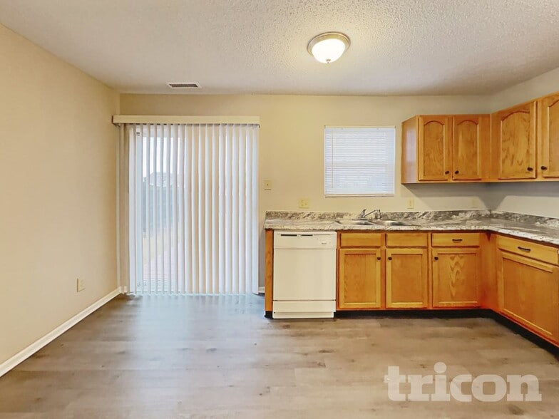 Building Photo - 2875 Ludwig Dr