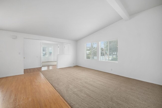 Building Photo - Large 3/2 Home in 55 & Older Community