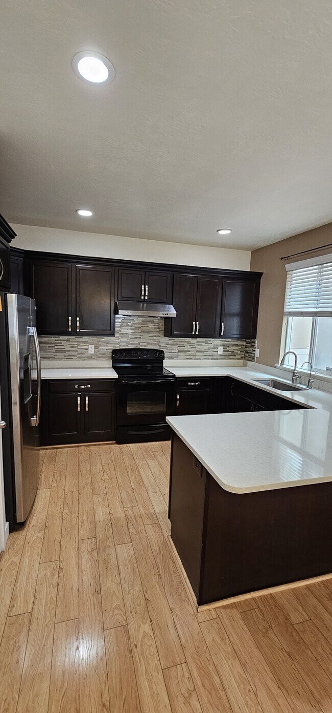 Building Photo - Single Family Home