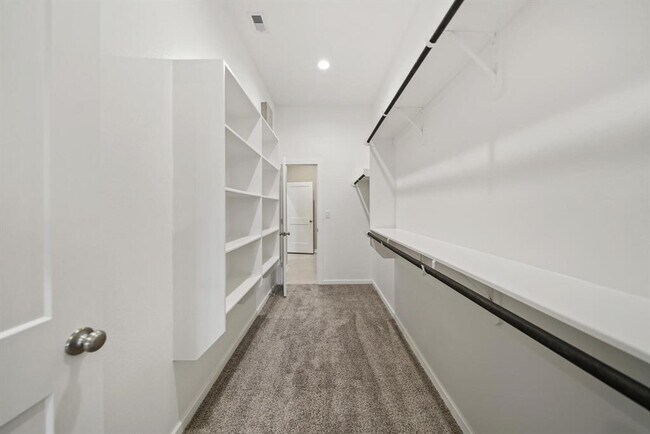 Building Photo - 1547 Crystal Stream Dr