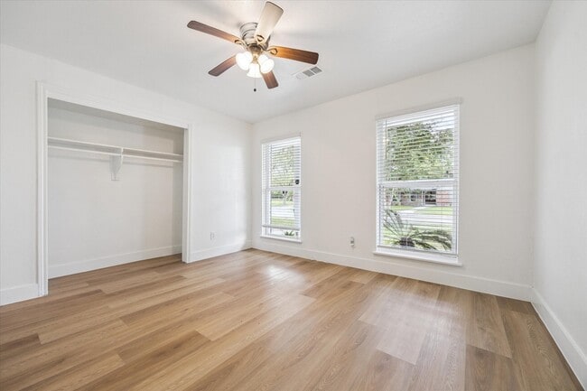 Building Photo - 4947 Cheena Dr