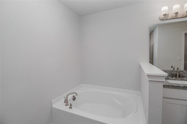 Building Photo - 4903 Vue Delac Pass
