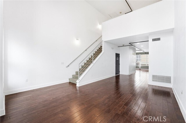 Building Photo - 911 E Santa Ana Blvd