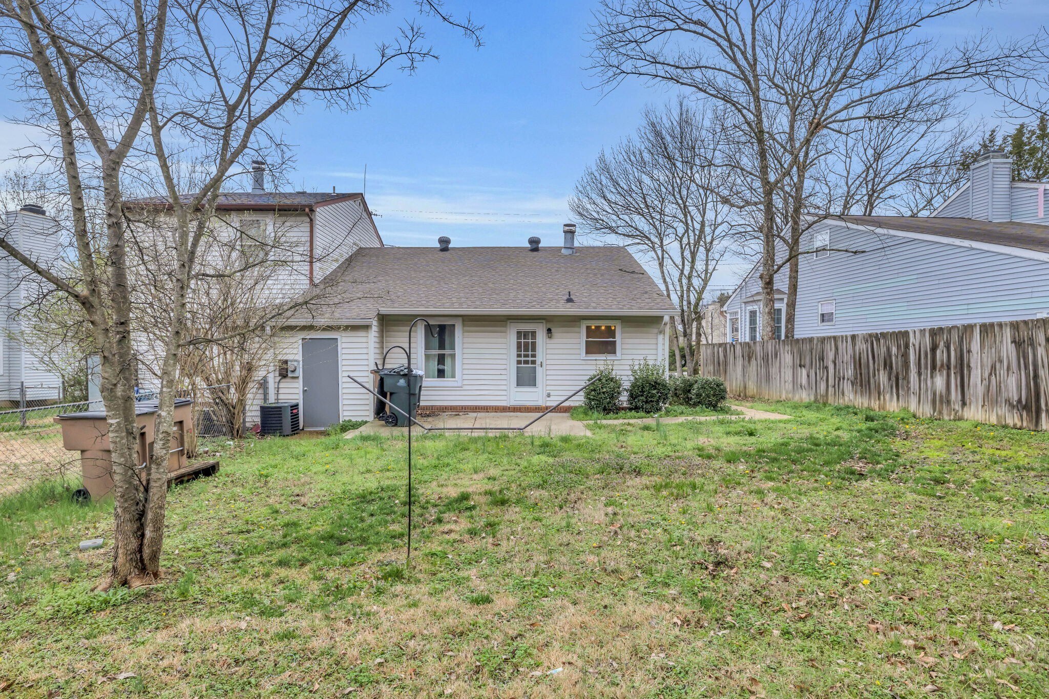 Building Photo - 3350 Oak Trees Ct