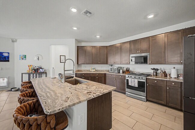 Building Photo - 2548 W Grenadine Rd