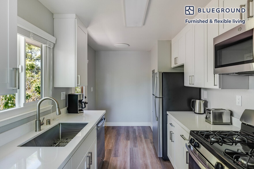 Building Photo - 838 Roble Ave