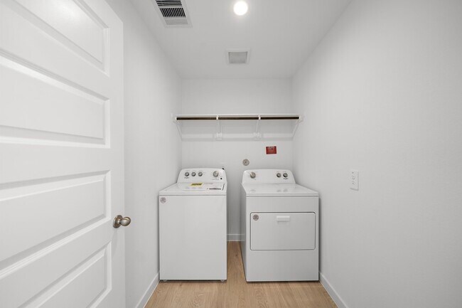Building Photo - 3819 Pierce Pl Ln