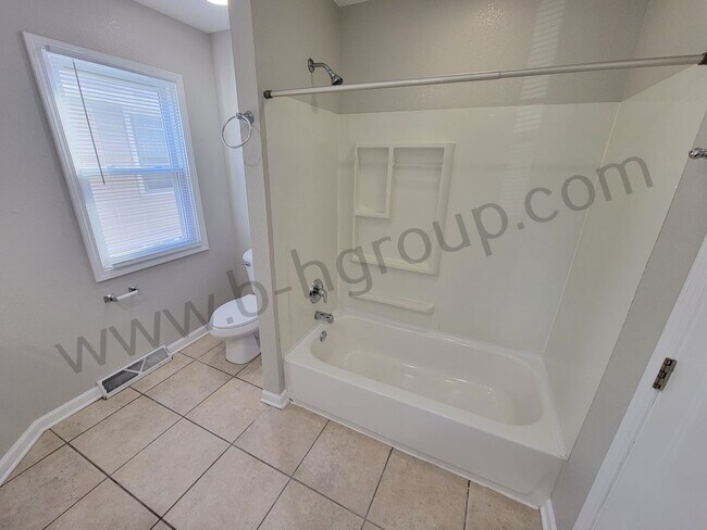 Building Photo - 6411 32nd Ave