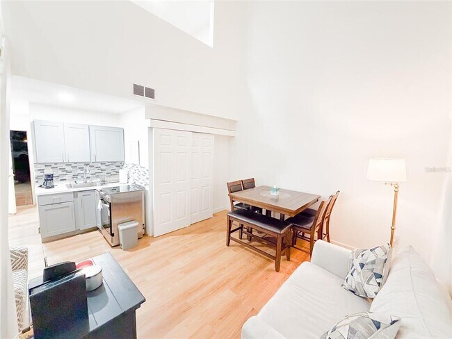 Building Photo - 10246 Turkey Lake Rd