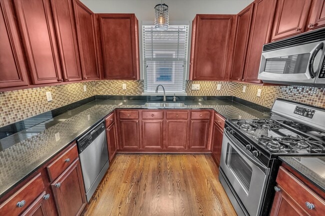 Building Photo - 1715 W 24th St