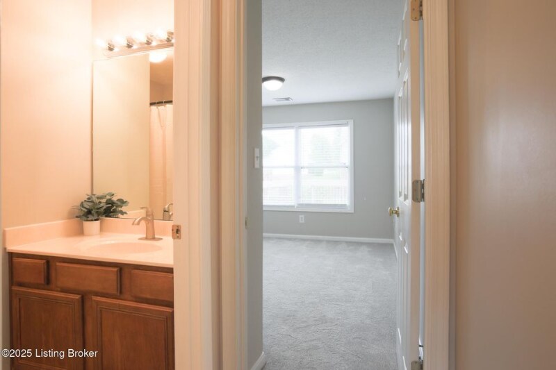Building Photo - 4916 Honeylore Ct