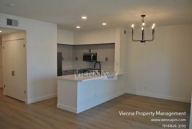 Building Photo - 102 Beachcomber Dr E