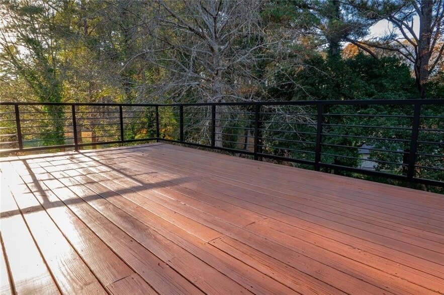 Building Photo - 3599 Lower Roswell Rd