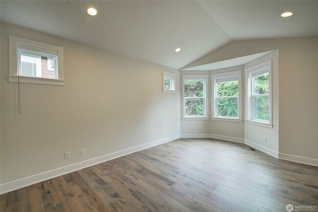 Building Photo - 5Bd/4Ba Bellevue House