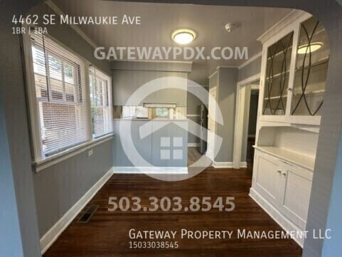 Building Photo - 4462 SE Milwaukie Ave