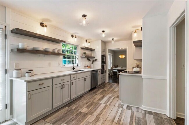 Building Photo - 4243 McClatchey Cir NE