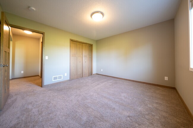 Building Photo - 1419 Palisade Path