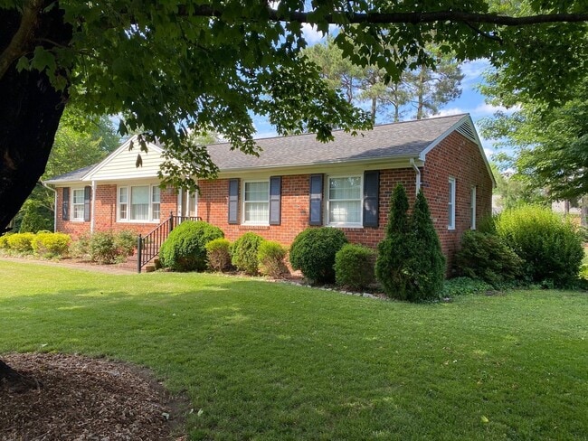 Building Photo - Settle in to this beautiful 3 bed 3 bath i...