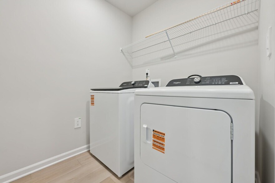 Building Photo - 3512 Rosebush Dr