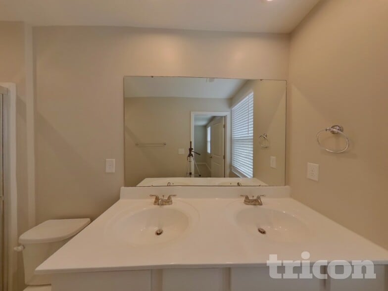 Building Photo - 5772 Camp Ct