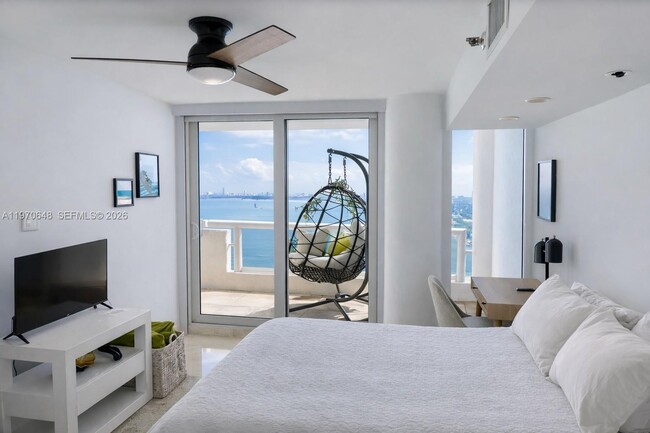 Building Photo - 1717 N Bayshore Dr