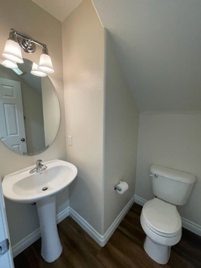 Building Photo - Stunning Home in a Desirable Gated Community