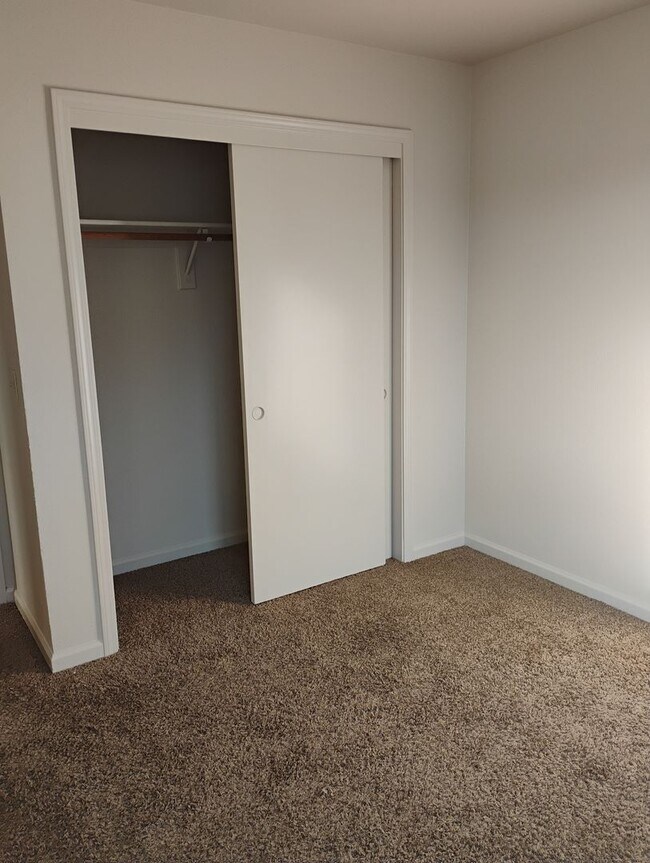 Building Photo - By appointment only. Do not disturb occupants. Apply now to schedule a viewing.