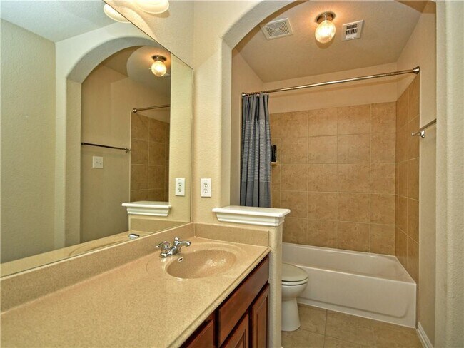 Building Photo - 1007 Boxwood Loop