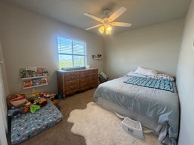 Building Photo - Beautiful 4 Bed / 2.5 Bath Home in Quiet Neighborhood