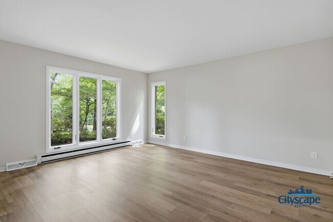 Building Photo - Swanky Brandermill Contemporary Home available NOW