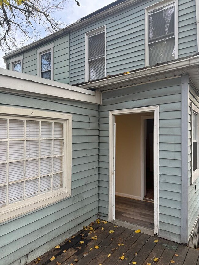 Building Photo - 705 Forest Dr