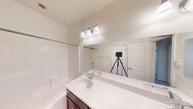 Building Photo - 33767 King Dr