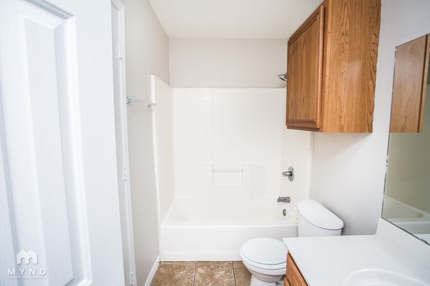 Building Photo - 514 N Brentwood Ave