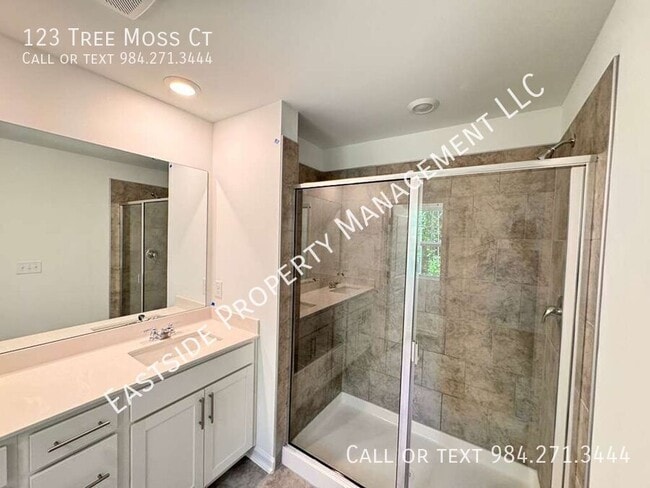 Building Photo - 123 Tree Moss Ct