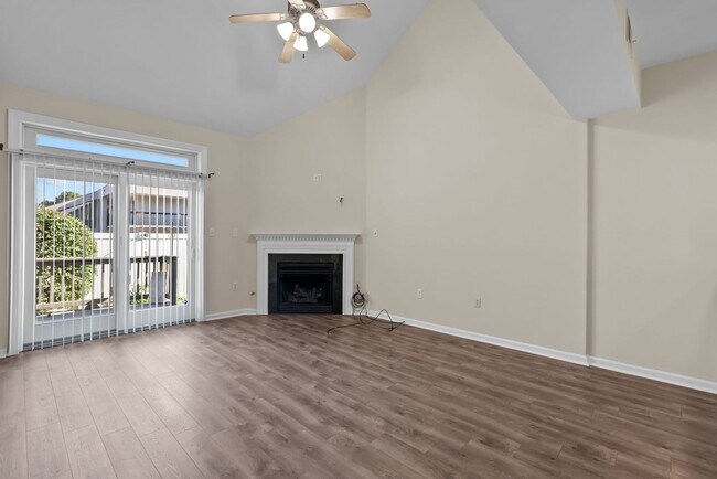 Building Photo - Norfolk Condo!
