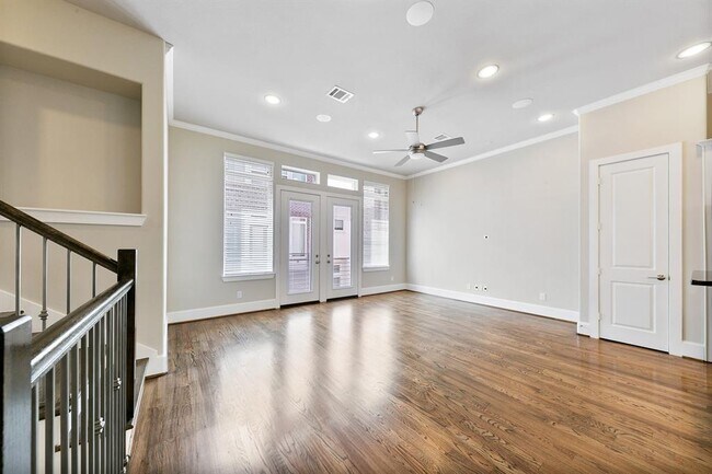 Building Photo - 5521 Larkin St