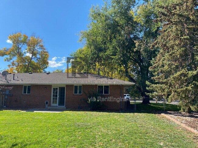 Building Photo - 700 Dawn Ave