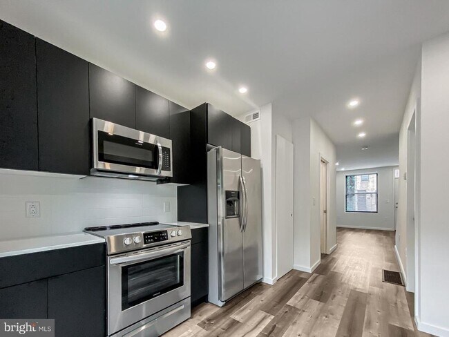 Building Photo - 2027 N 5th St